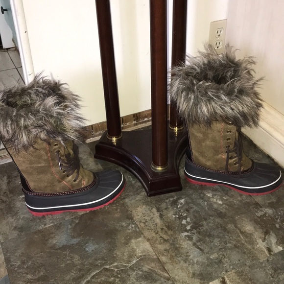 Women’s snow boots 👢 - Picture 4 of 5